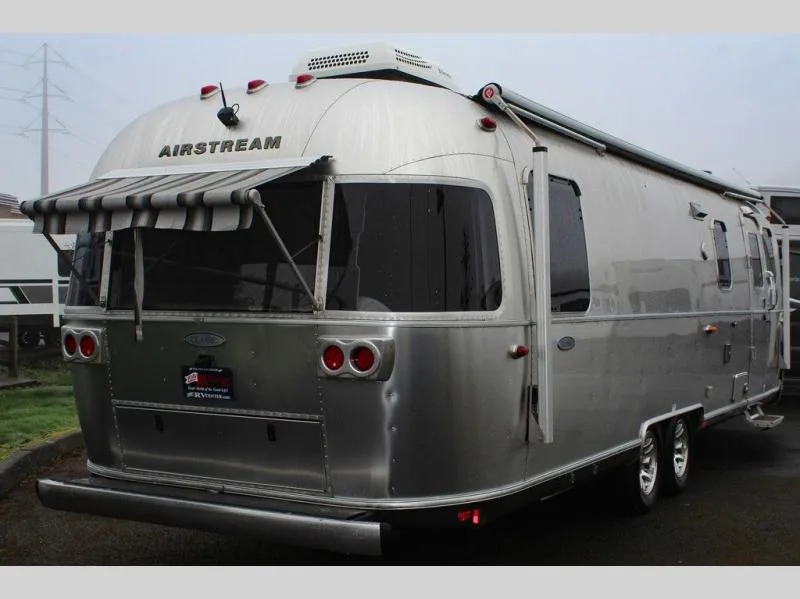Used 2016 Airstream Classic 30 — photo 5