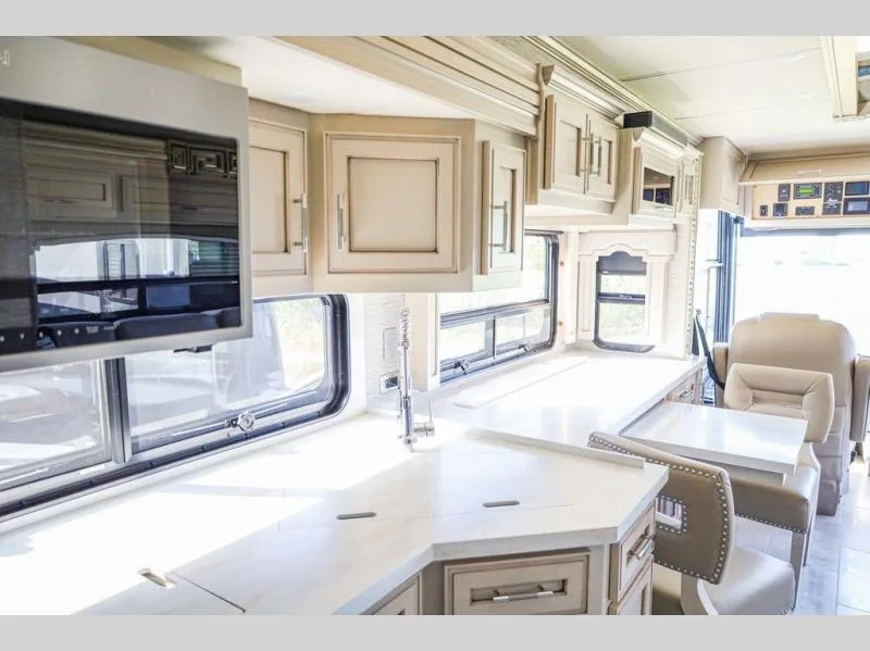Used 2022 Newmar Ventana 3407 — photo 8