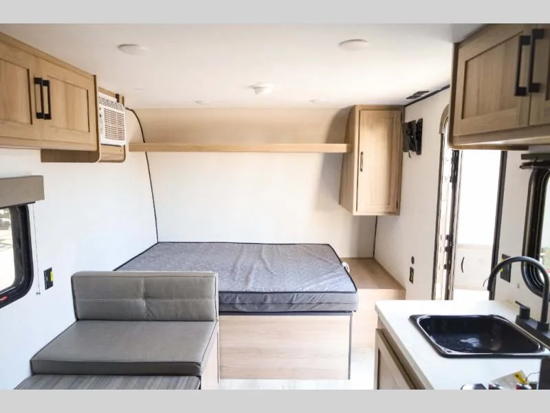 Used 2025 Keystone RV Coleman 17B — photo 7