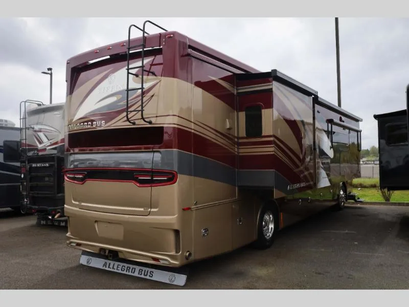 Used 2019 Tiffin Motorhomes Allegro Bus 40AP — photo 2