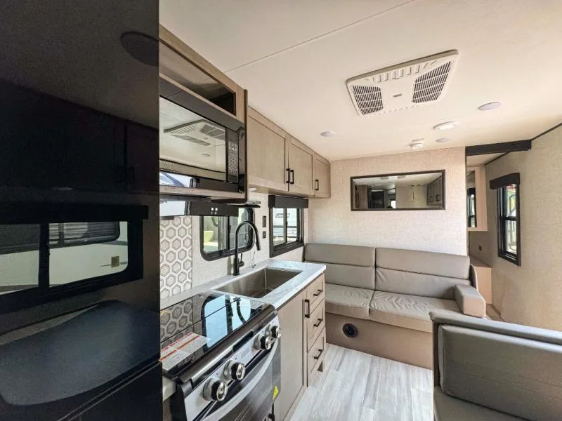 Used 2025 Starcraft Autumn Ridge 26BH — photo 4