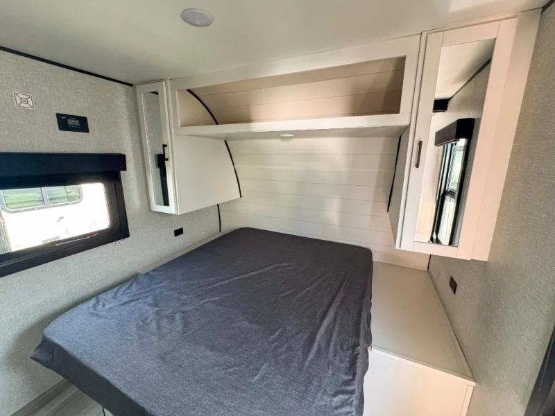 Used 2025 Starcraft Autumn Ridge 26BH — photo 5
