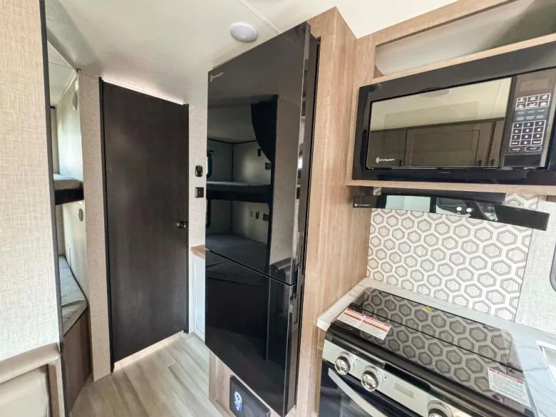 Used 2025 Starcraft Autumn Ridge 26BH — photo 6