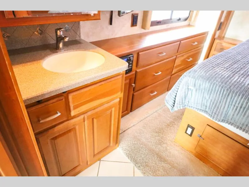 Used 2012 Winnebago 36M — photo 7