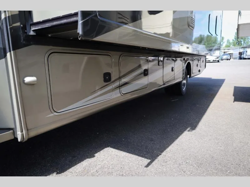 Used 2022 Thor Motor Coach Omni Super RS36 — photo 6