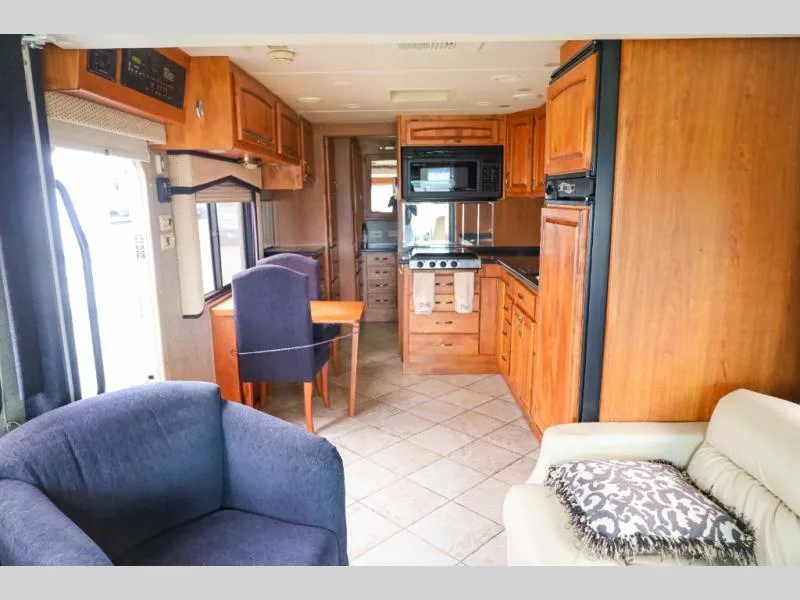 Used 2008 Monaco Safari Trek 28R — photo 6