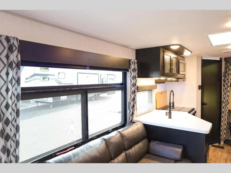 Used 2022 Forest River RV Cherokee Grey Wolf 274BRB — photo 7