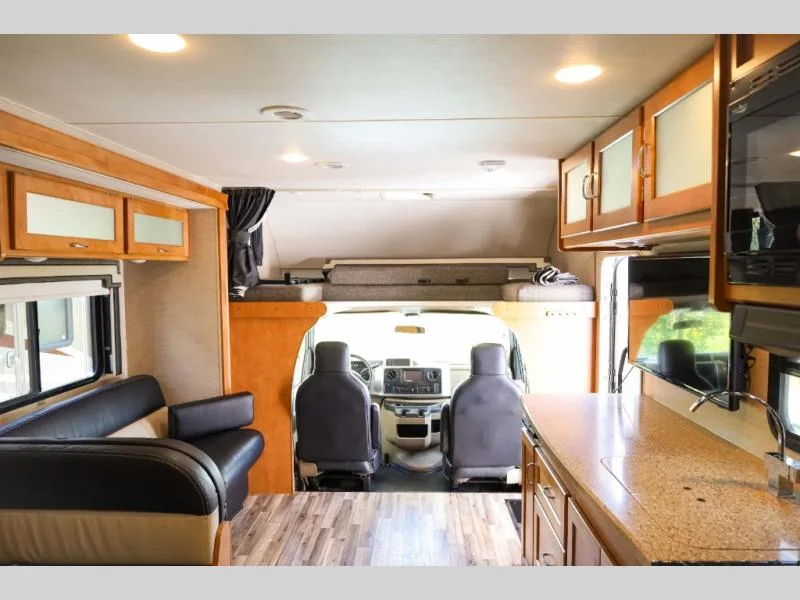 Used 2017 Winnebago Minnie Winnie 31G — photo 6