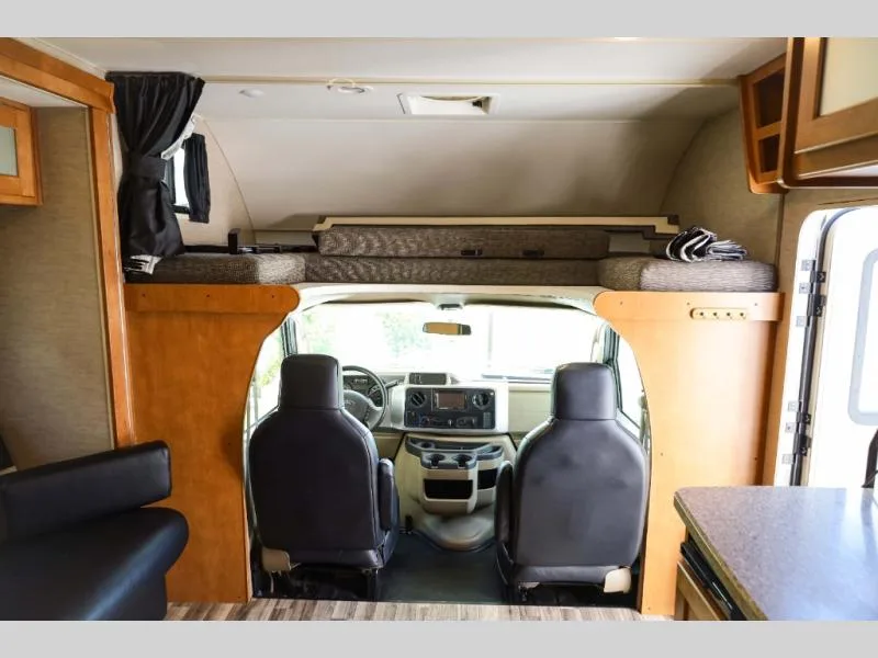Used 2017 Winnebago Minnie Winnie 31G — photo 8