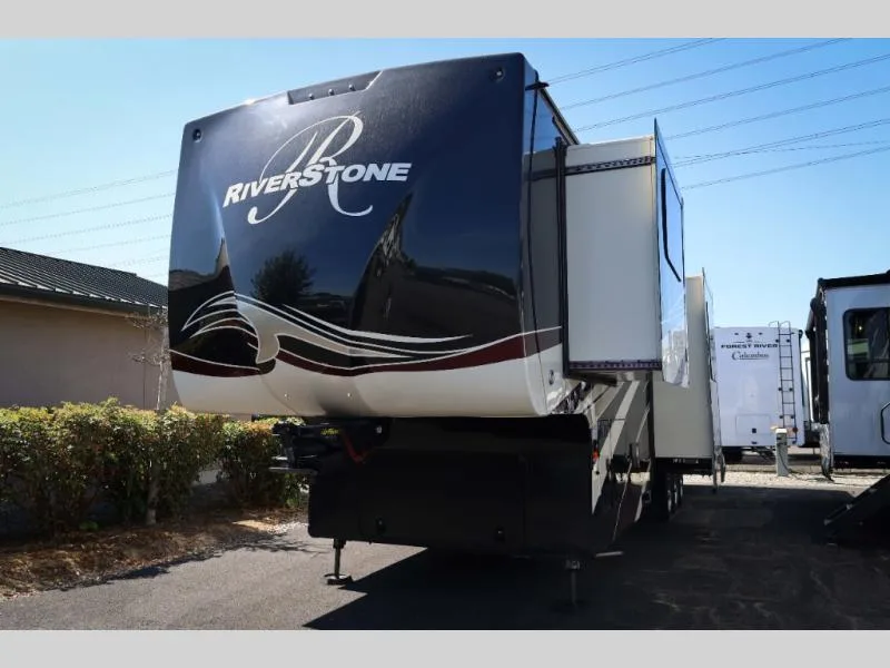 Used 2019 Forest River 39FK — photo 2