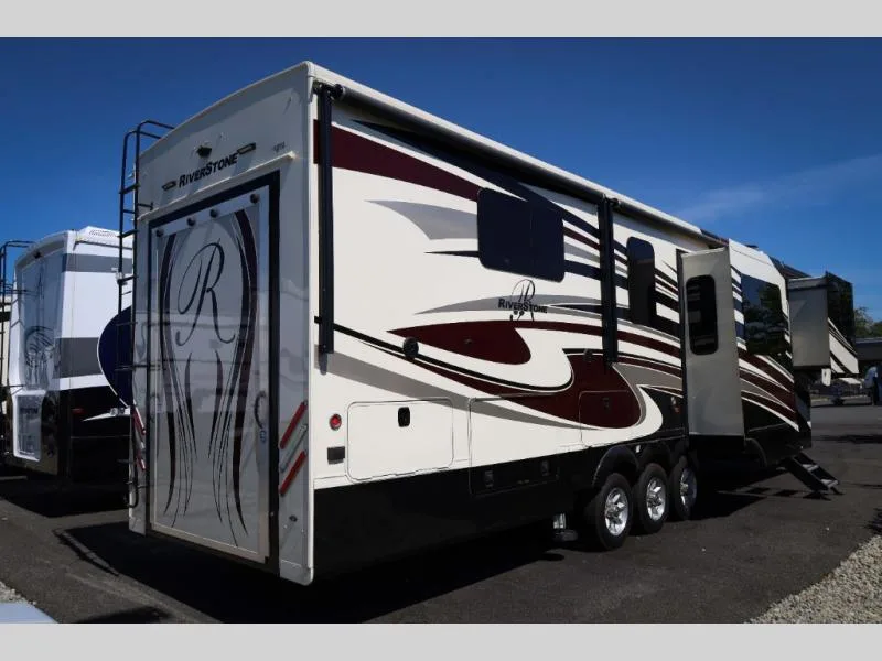 Used 2019 Forest River 39FK — photo 4