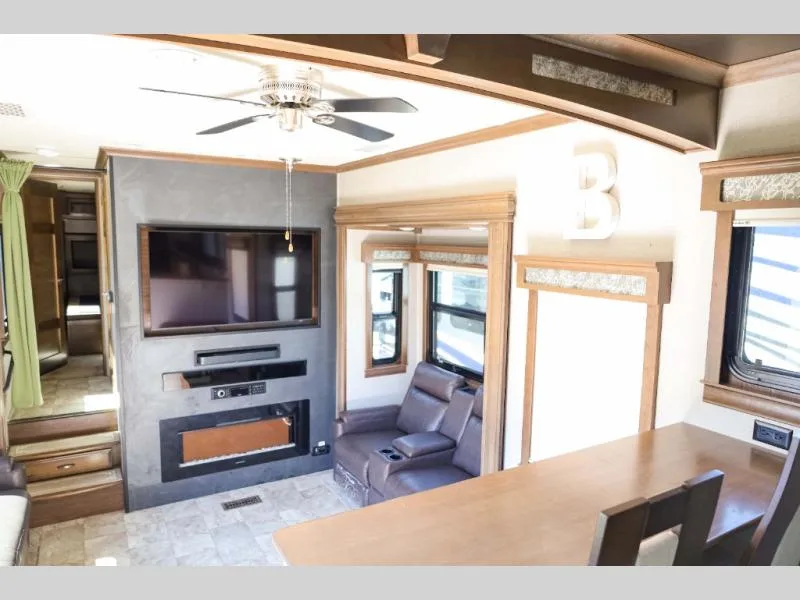 Used 2019 Forest River 39FK — photo 6