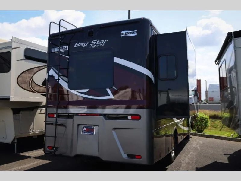 Used 2023 Newmar Bay Star Sport 2702 — photo 2