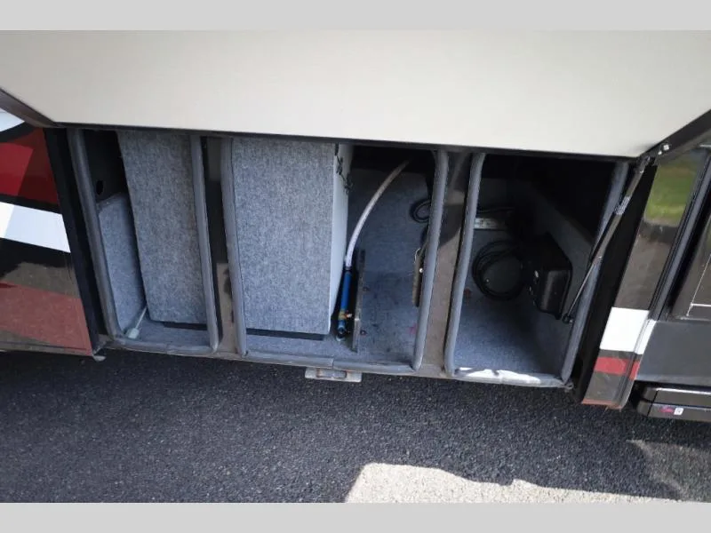 Used 2023 Newmar Bay Star Sport 2702 — photo 3