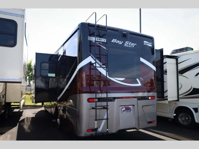 Used 2023 Newmar Bay Star Sport 2702 — photo 4