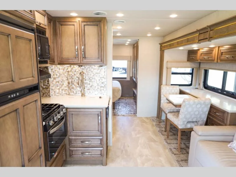 Used 2023 Newmar Bay Star Sport 2702 — photo 6