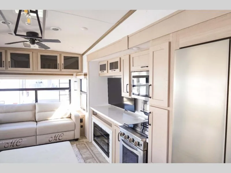 Used 2024 Forest River RV Rockwood Signature 361RL — photo 8