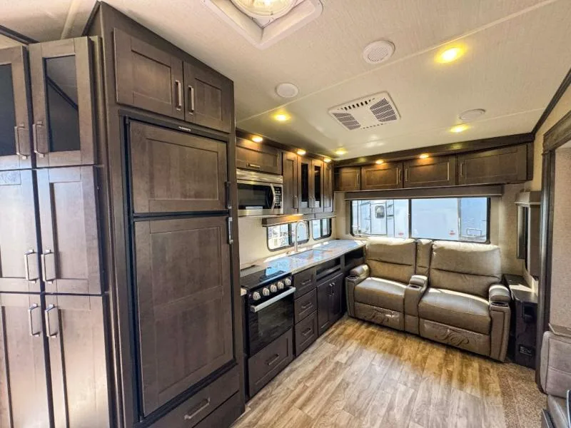 Used 2021 Grand Design Reflection 150 Series 240RL — photo 7
