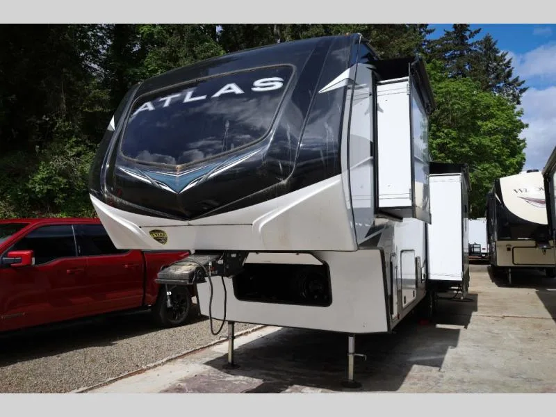 Used 2023 Keystone RV Atlas 2292RLF — photo 2