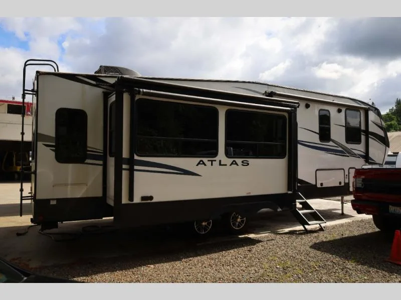 Used 2023 Keystone RV Atlas 2292RLF — photo 5