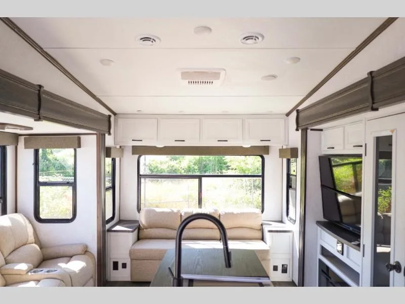 Used 2023 Keystone RV Atlas 2292RLF — photo 6