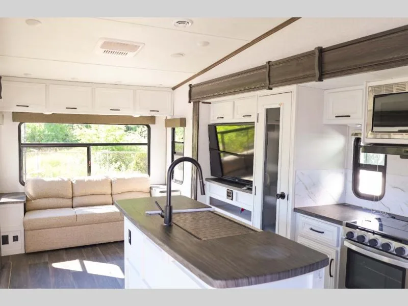 Used 2023 Keystone RV Atlas 2292RLF — photo 7