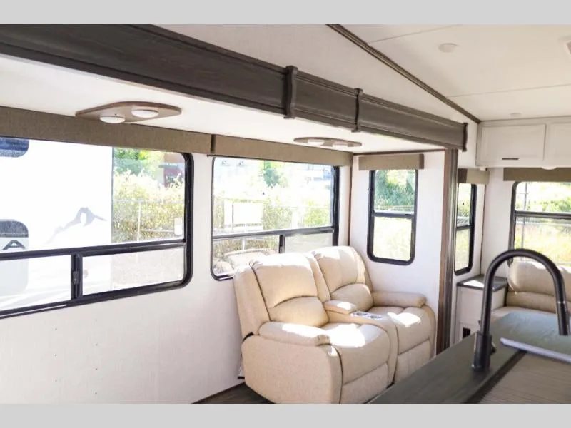 Used 2023 Keystone RV Atlas 2292RLF — photo 8