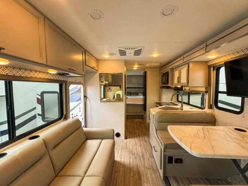 Used 2024 Thor Motor Coach Coleman 28CM — photo 6