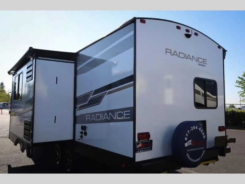 Used 2023 Cruiser Radiance Ultra Lite 25BH — photo 3