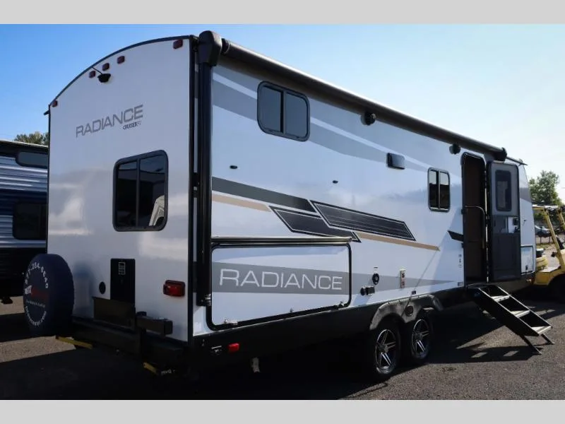 Used 2023 Cruiser Radiance Ultra Lite 25BH — photo 4