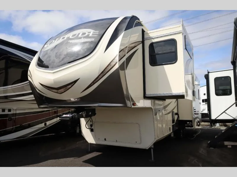 Used 2017 Grand Design Solitude 310GK — photo 2