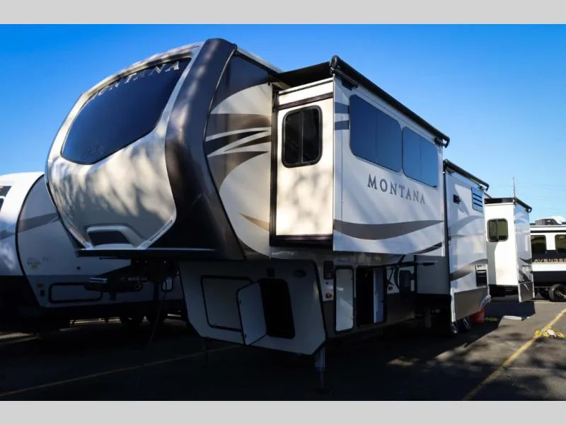 Used 2016 Keystone RV MONTANA — photo 2
