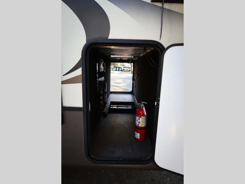 Used 2016 Keystone RV MONTANA — photo 3
