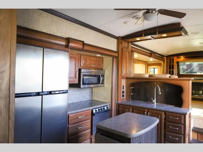 Used 2016 Keystone RV MONTANA — photo 5