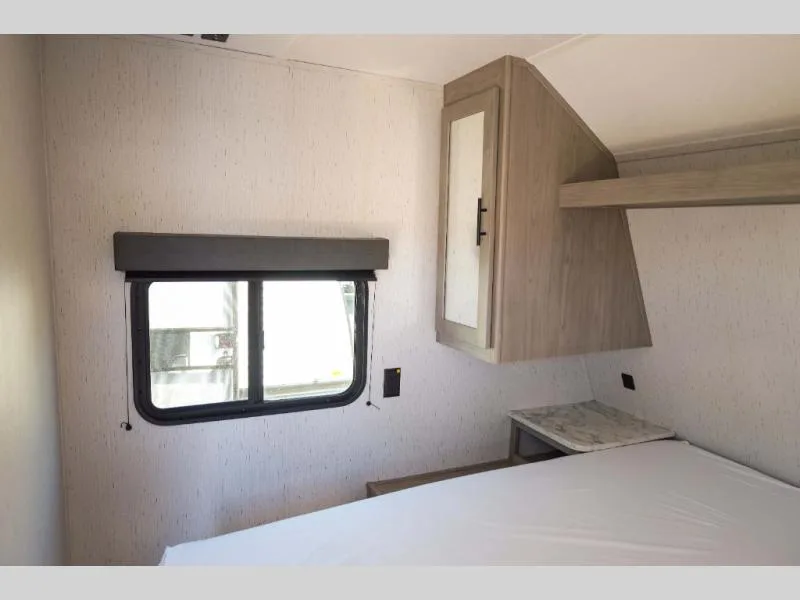 Used 2024 Keystone RV Coleman Lantern 202R — photo 8