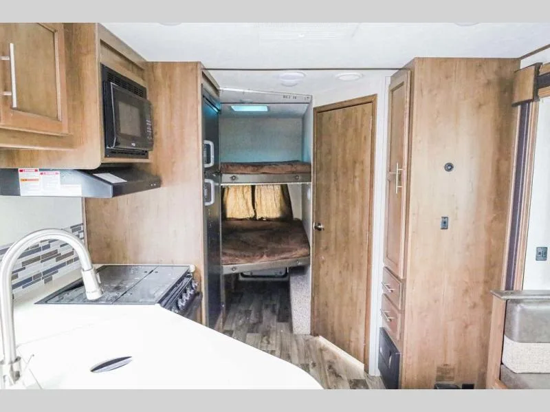 Used 2019 Keystone RV Cougar Half-Ton Series 25BHSWE — photo 6