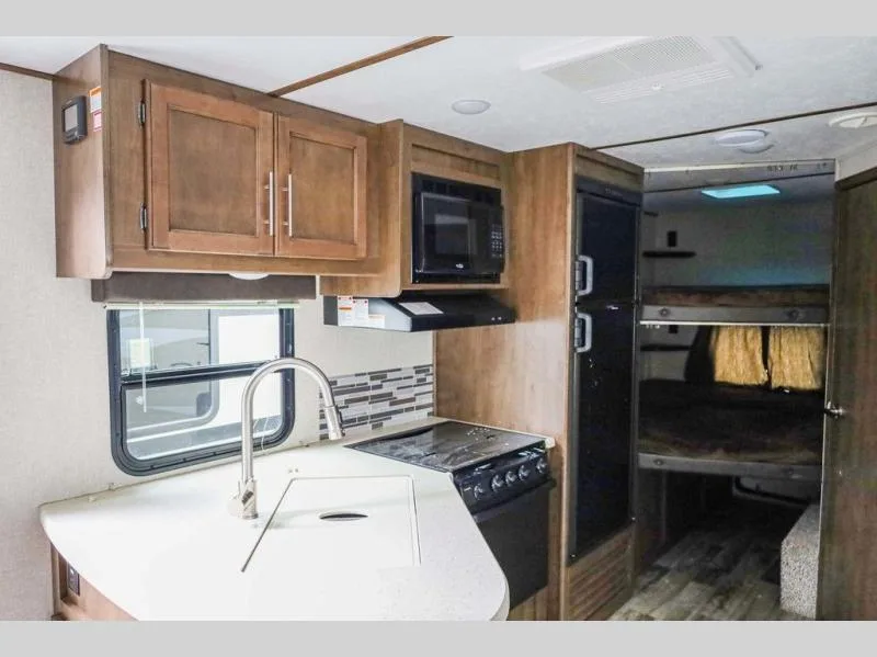 Used 2019 Keystone RV Cougar Half-Ton Series 25BHSWE — photo 8