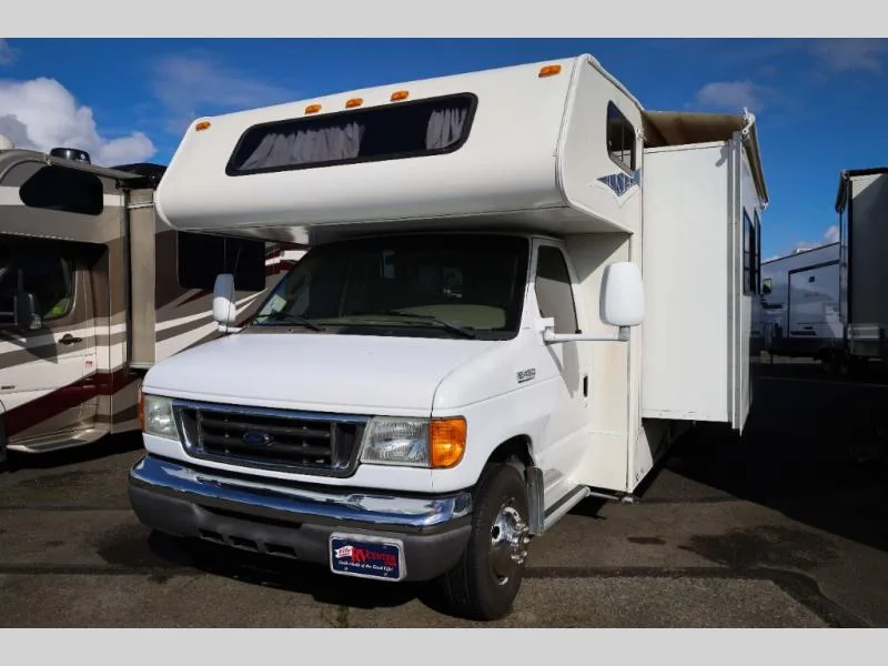 Used 2008 Coachmen RV Freelander 3150SS — photo 2