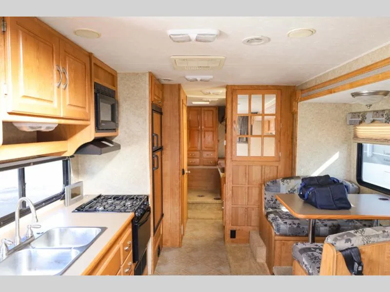 Used 2008 Coachmen RV Freelander 3150SS — photo 6