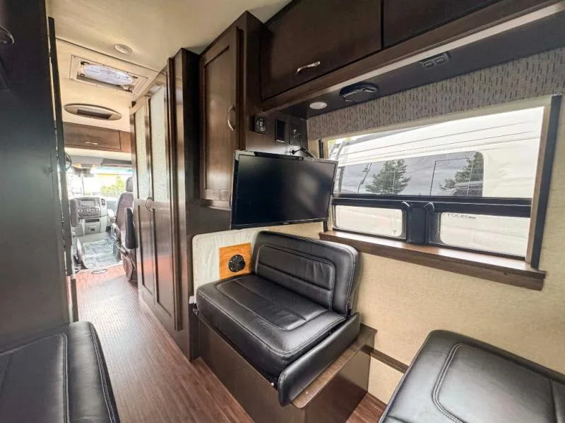 Used 2016 Coachmen RV Galleria 24ST — photo 2