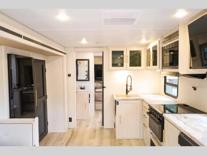 Used 2024 Forest River RV Grand Surveyor 253RLS — photo 5