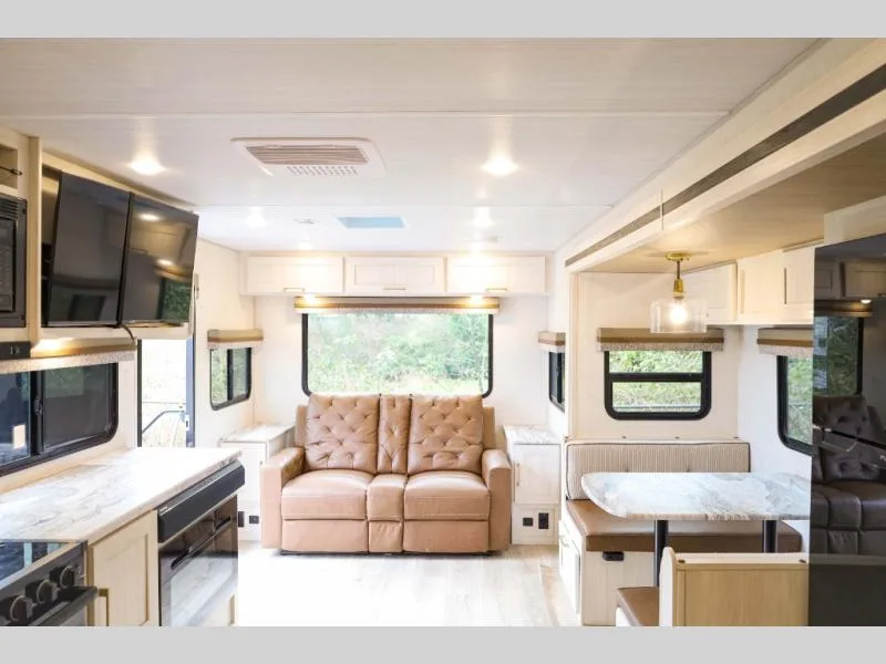 Used 2024 Forest River RV Grand Surveyor 253RLS — photo 7