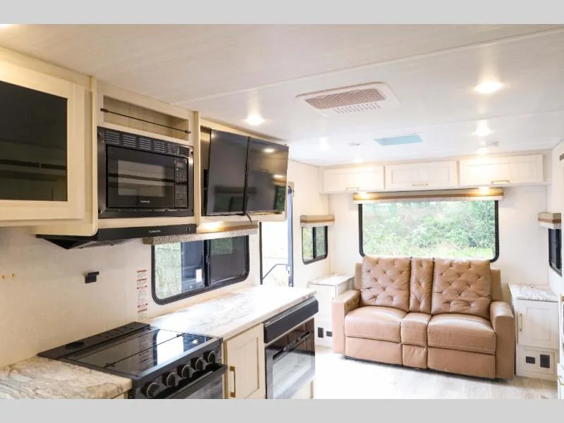 Used 2024 Forest River RV Grand Surveyor 253RLS — photo 8